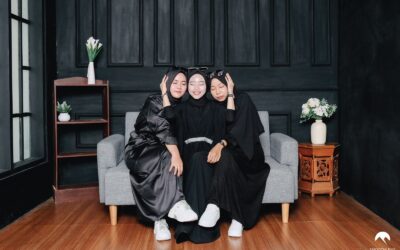 6 Ide Pose Kelulusan Paling Berkesan Bareng Bestie